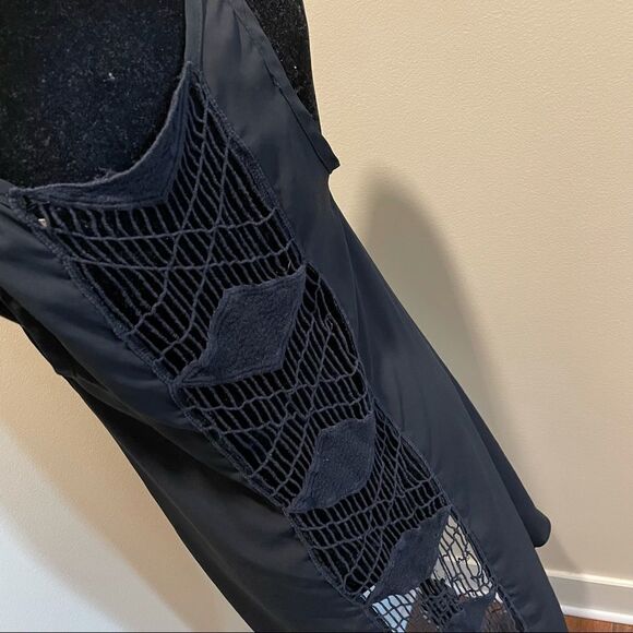 TRAC | Breezy Crochet Back Hi Lo Tank, Size Small - Picture 3 of 11